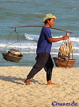 Fischh�ndler am Strand von Cha-Am