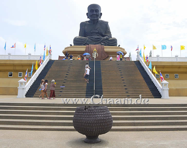 Riesige Steinfigur von Luang Pu Thuat