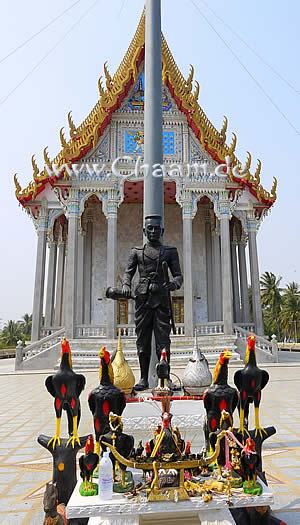 Naresuan Figur im Bug des Schiff Tempels