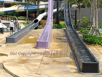 Auslaufzone der Wasserrutschen im Wasserpark in Thailand