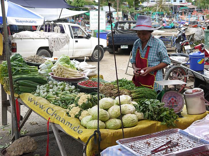 Gemüsestand auf Thailand Markt in Cha-Am