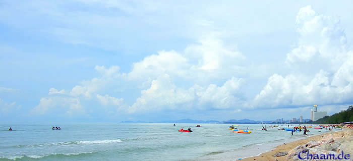 Cha-Am Strand und lauwarmes Wasser