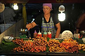 Würstchenverkauf in Thailand, Poo Chack Festival