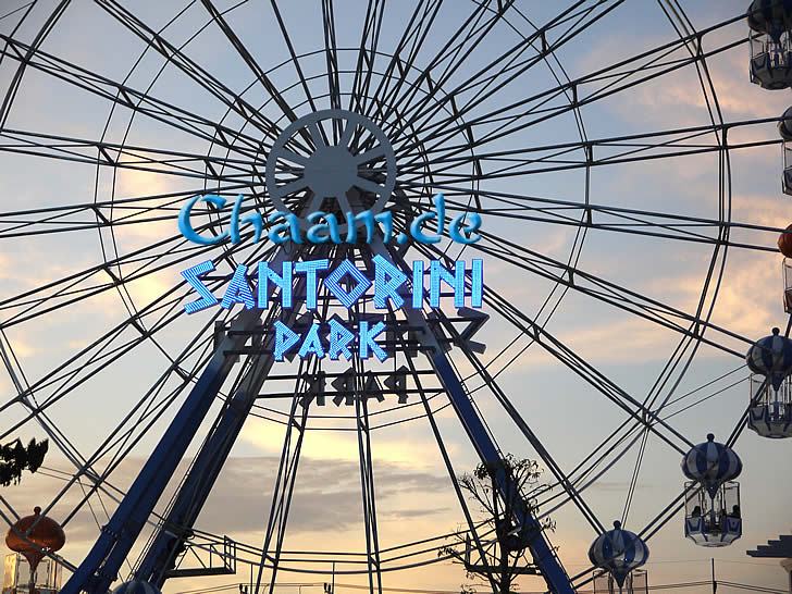 Santorini Park mit Riesenrad in Cha-Am