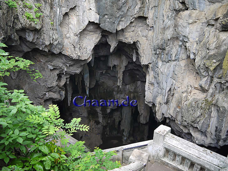 Eingang zur Tropfsteinhöhle in Phetchaburi