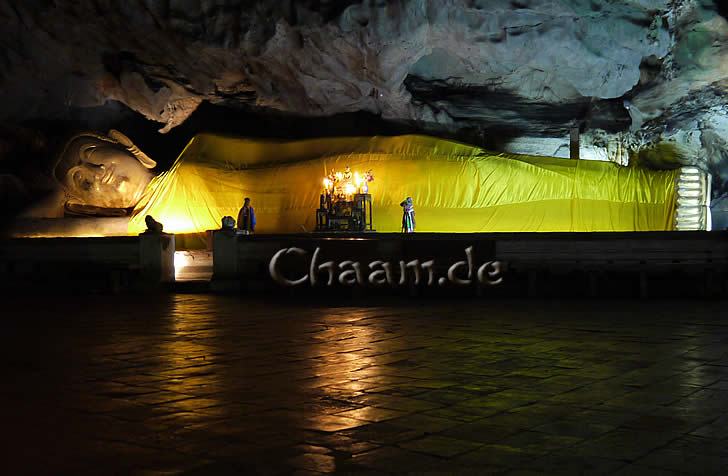 Liegender Buddha im Tempel Tham Khao Luang Phetchaburi